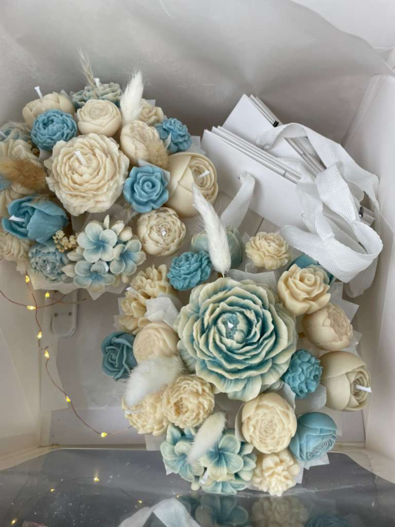 Classic Flower candles box | White and Blue